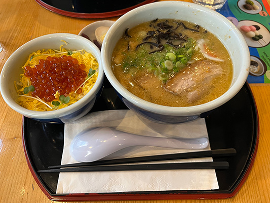 山頭火　味噌ラーメンといくら丼のセット